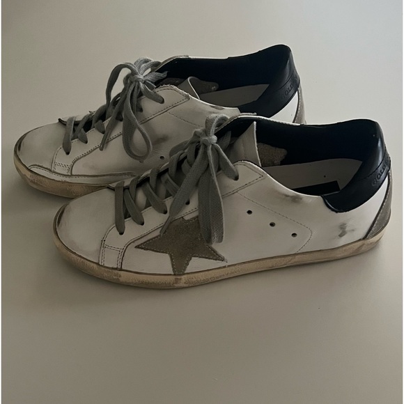 Golden Goose, size 35. Only worn 4 times. Practically brand new. Great condition - Picture 3 of 4